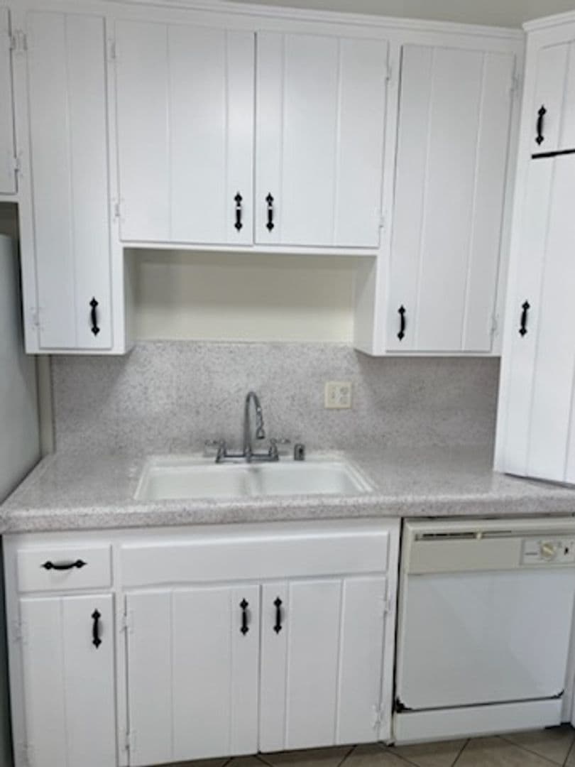 La Mesa Apartment: 4434-4442 Rosebud Lane A-D