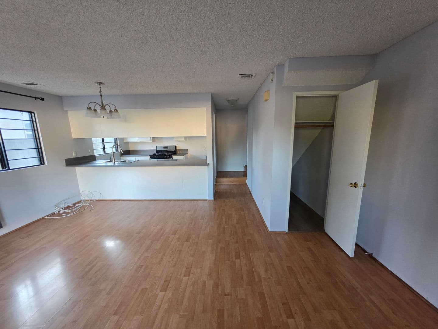 SAN GABRIEL Apartment: 927 S. CHARLOTTE AVE.