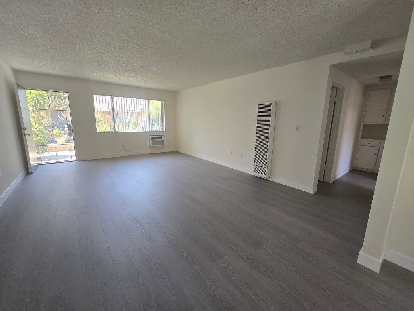 ANAHEIM Apartment: 2072 S. NAUTICAL ST.