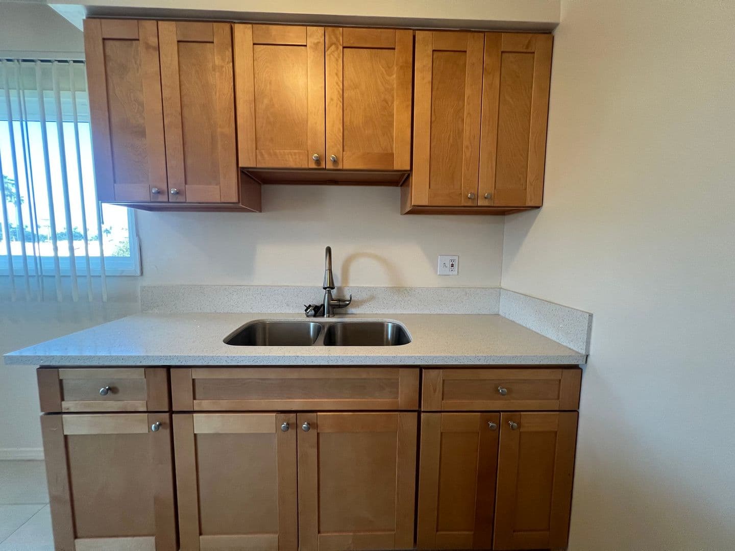 ALHAMBRA Apartment: 431 S. CHAPEL AVE