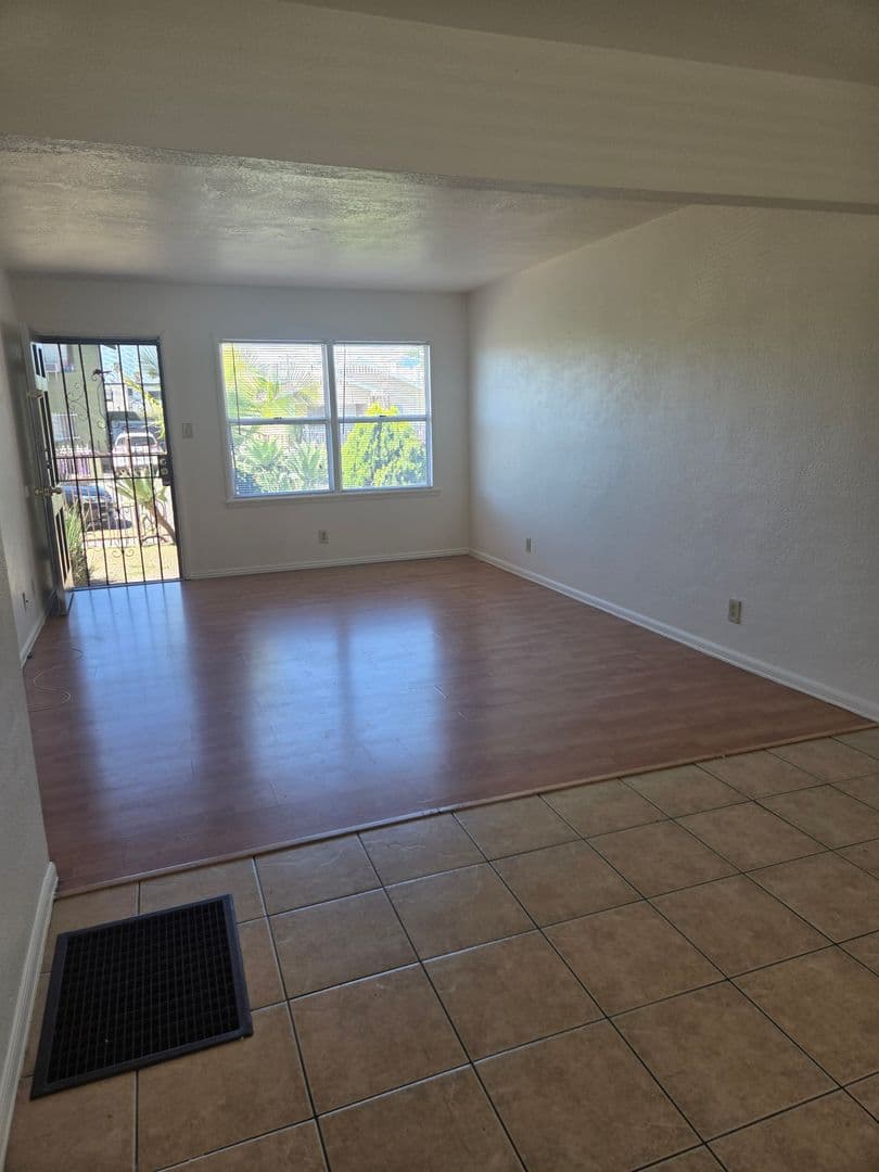 LONG BEACH Apartment: 2290 LOCUST AVE.