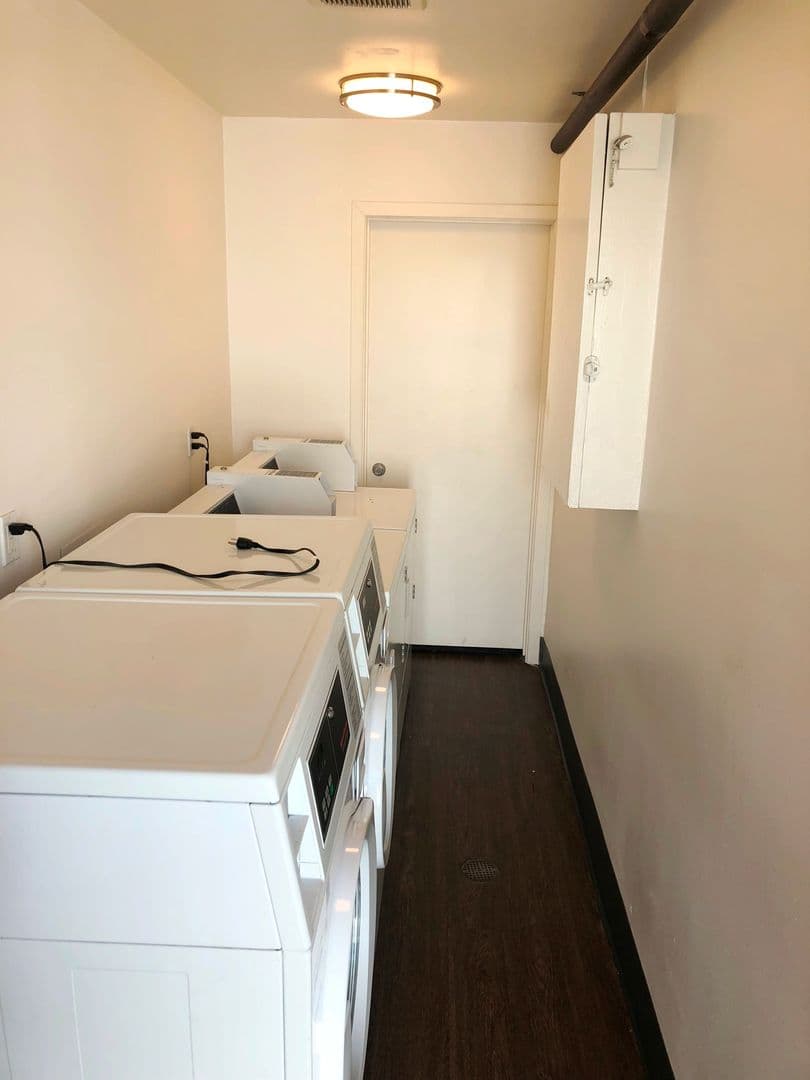 VALLEY VILLAGE Apartment: 5400 RADFORD AVE.