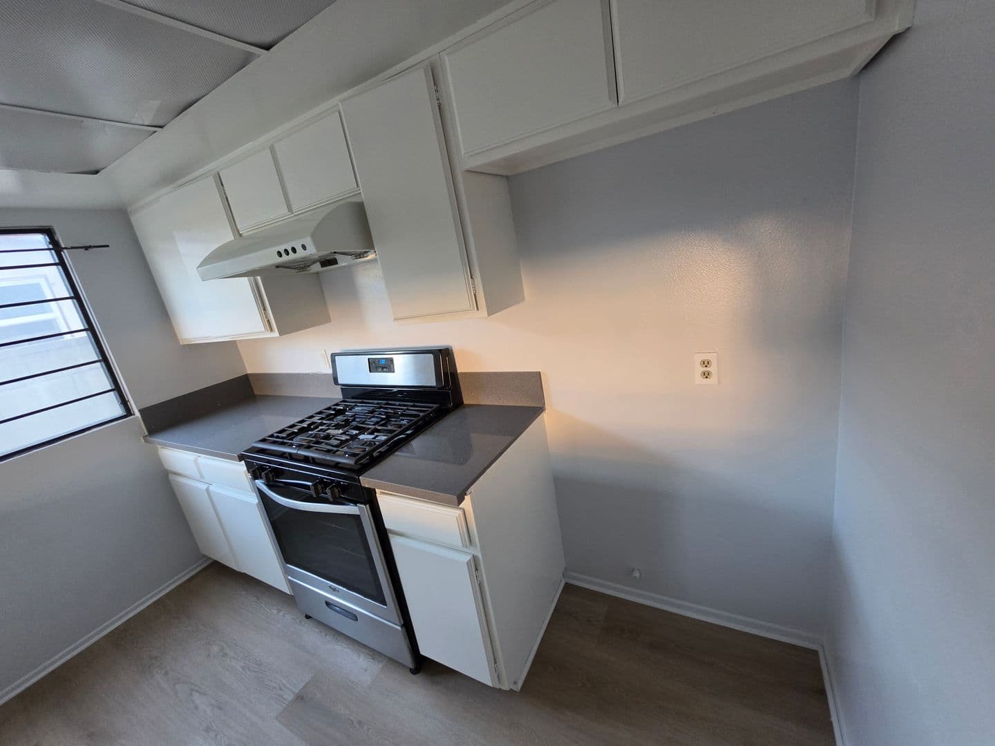 SAN GABRIEL Apartment: 927 S. CHARLOTTE AVE.