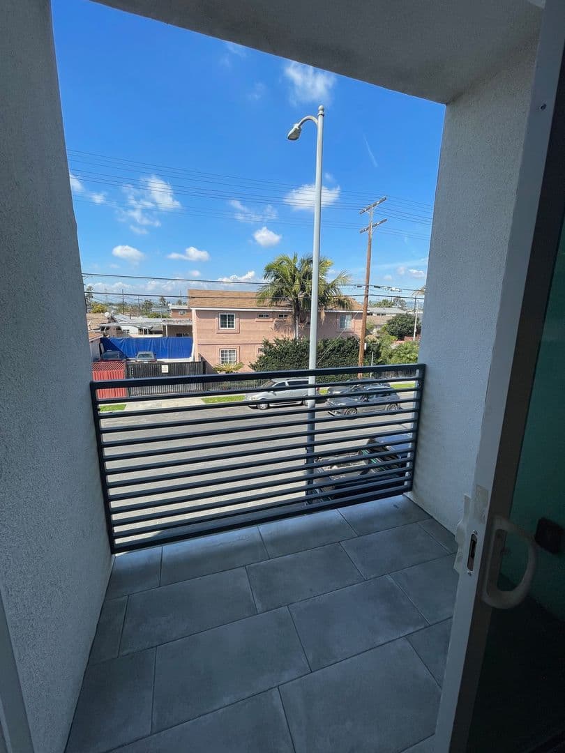 LOS ANGELES Apartment: 5468 CARLIN ST / 2650-2652 HAUSER BLVD