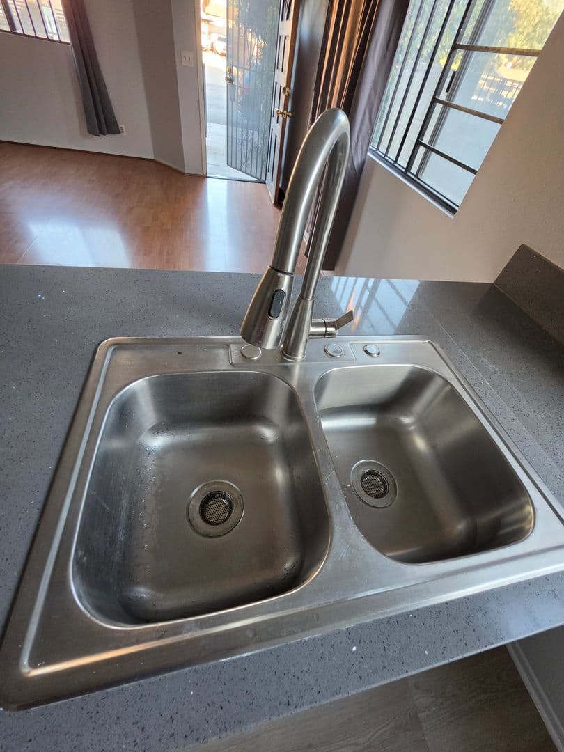 SAN GABRIEL Apartment: 927 S. CHARLOTTE AVE.