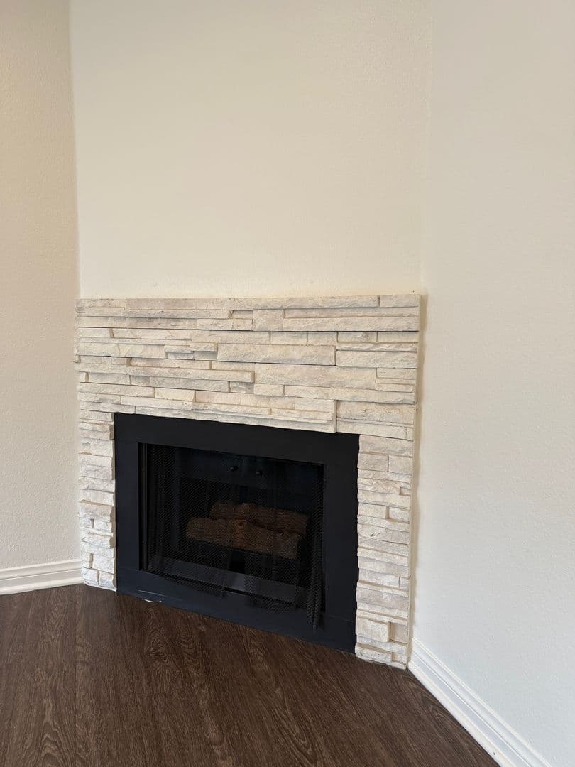 VALLEY VILLAGE Apartment: 5400 RADFORD AVE.