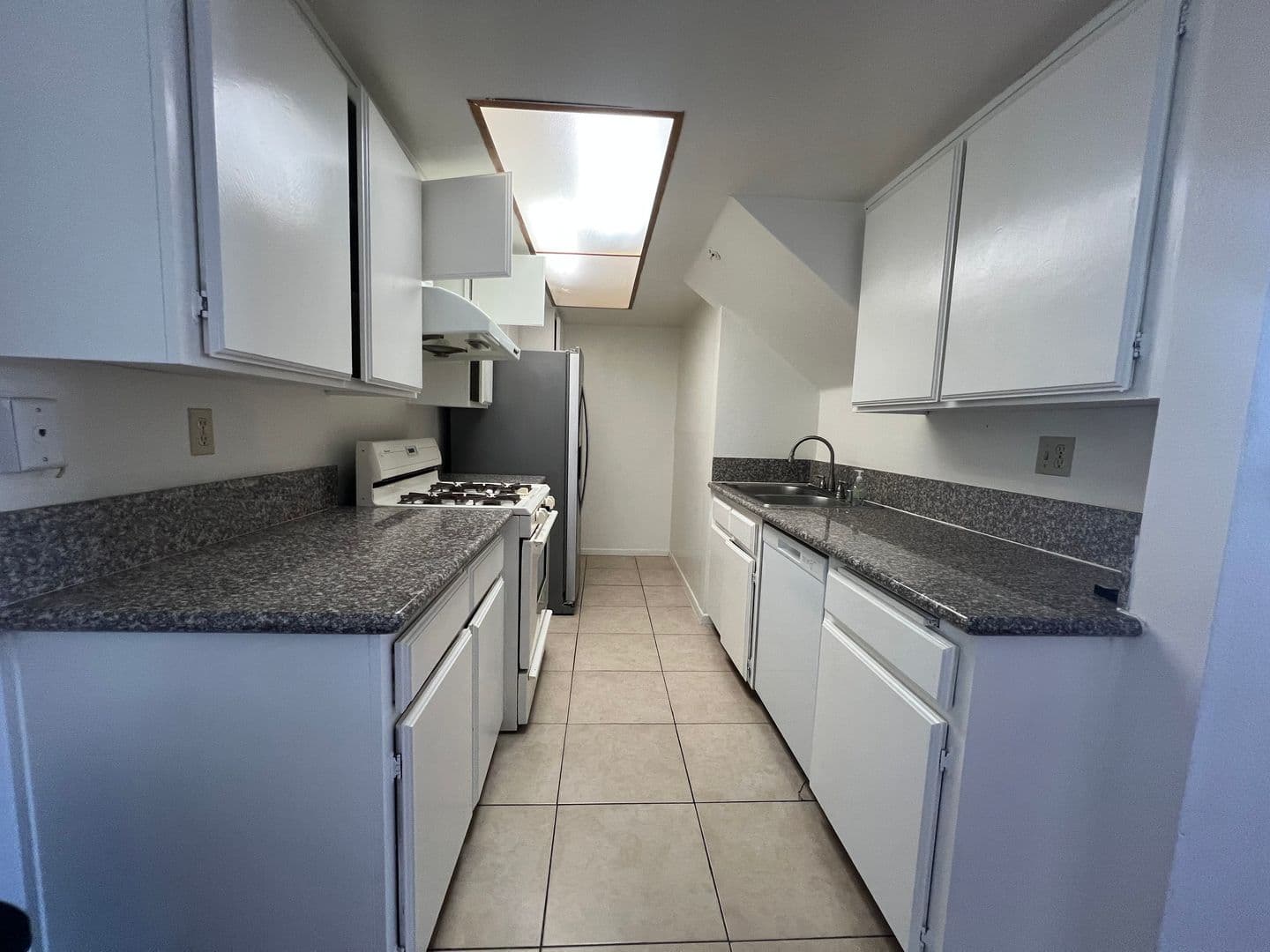 ALHAMBRA Apartment: 2200 LARCH ST