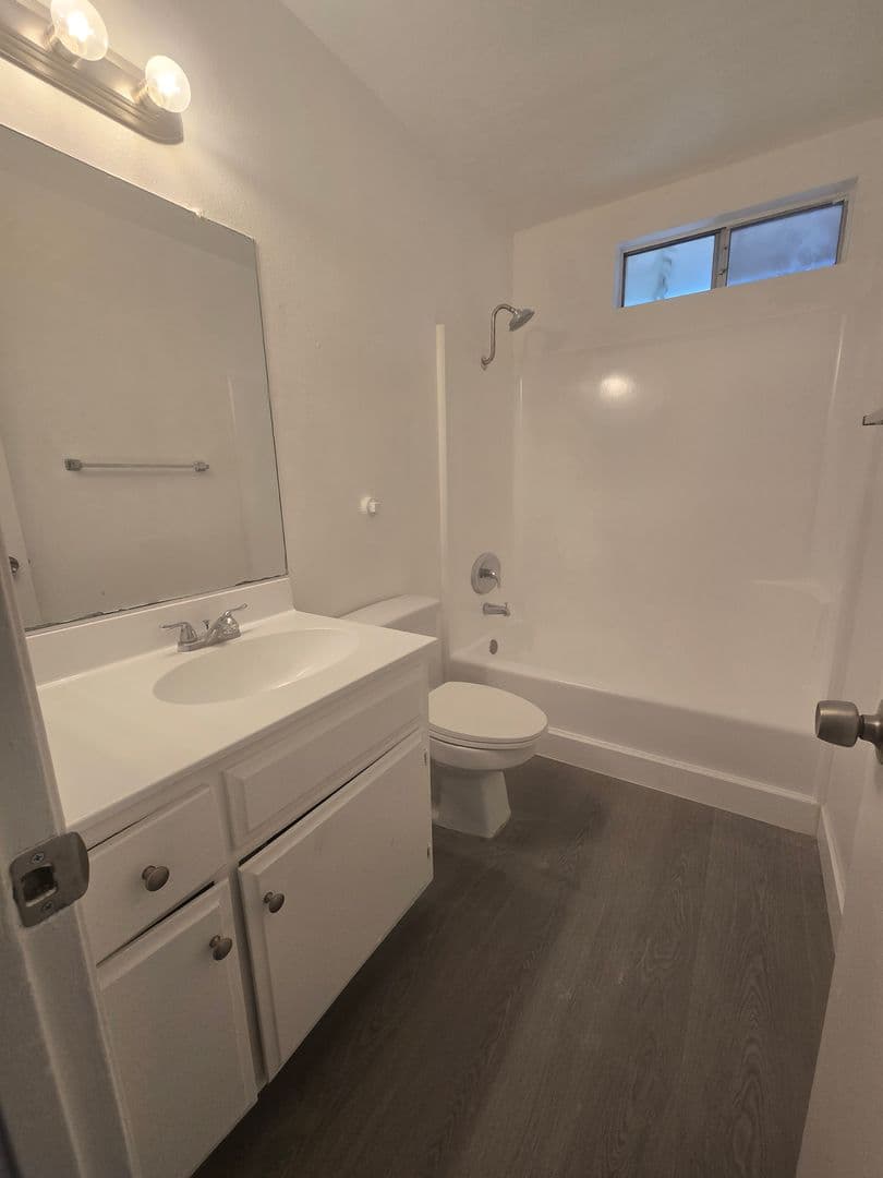 ANAHEIM Apartment: 2072 S. NAUTICAL ST.