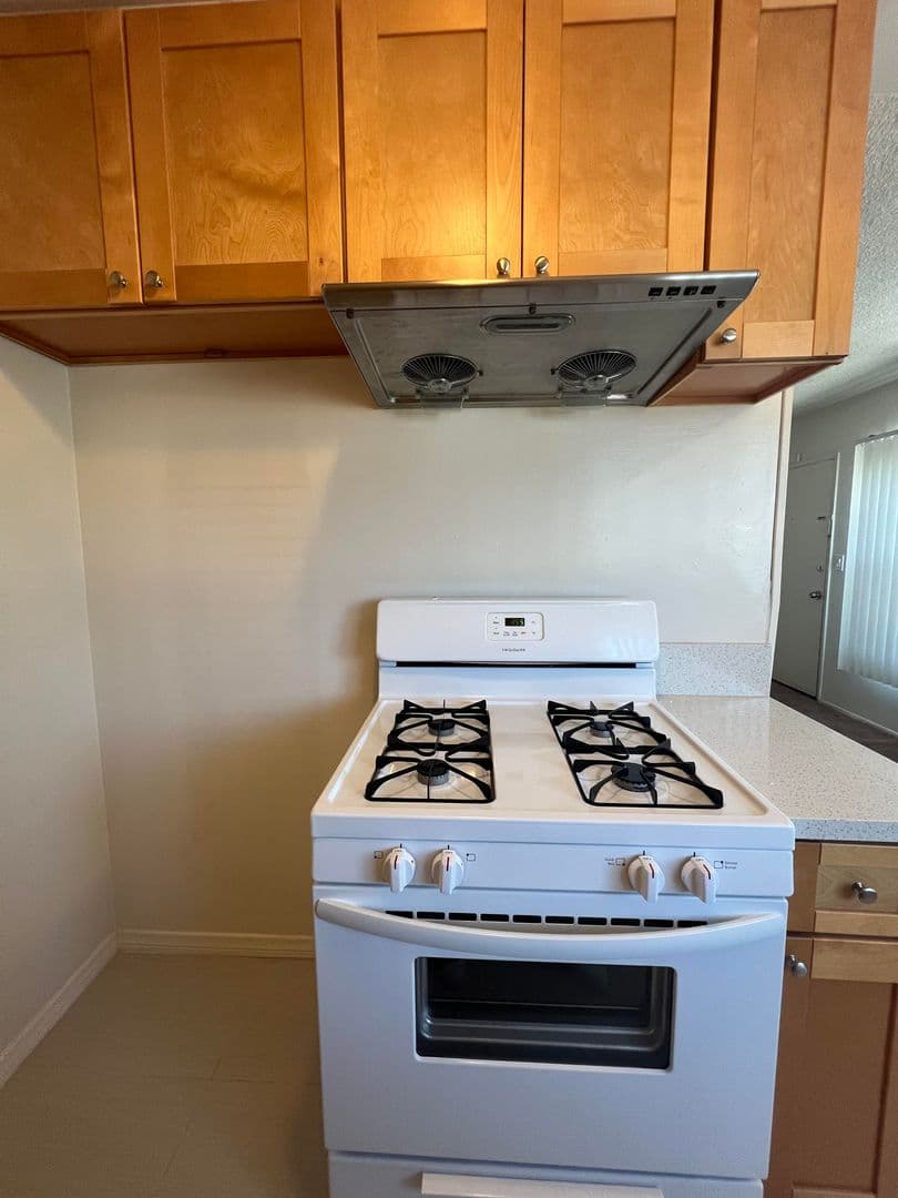 ALHAMBRA Apartment: 431 S. CHAPEL AVE