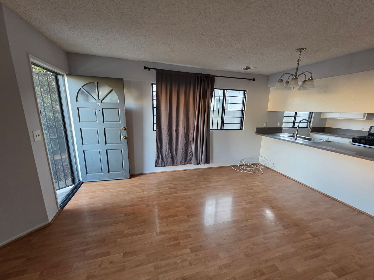 SAN GABRIEL Apartment: 927 S. CHARLOTTE AVE.