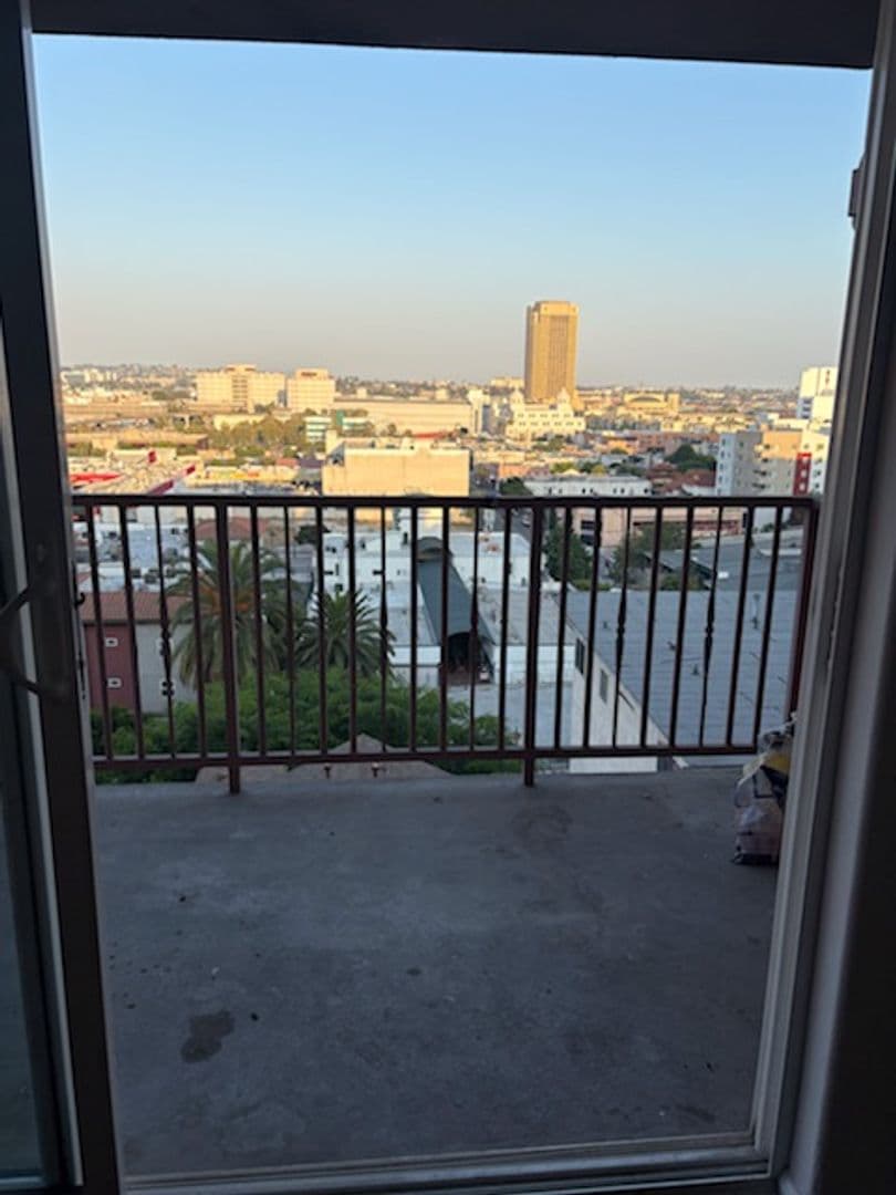 LOS ANGELES Apartment: 709-711 YALE ST/700 N. HILL PL
