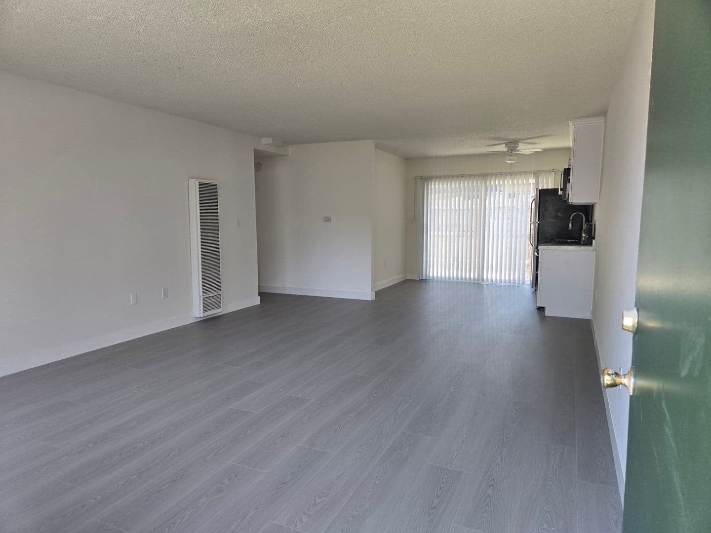 ANAHEIM Apartment: 2072 S. NAUTICAL ST.