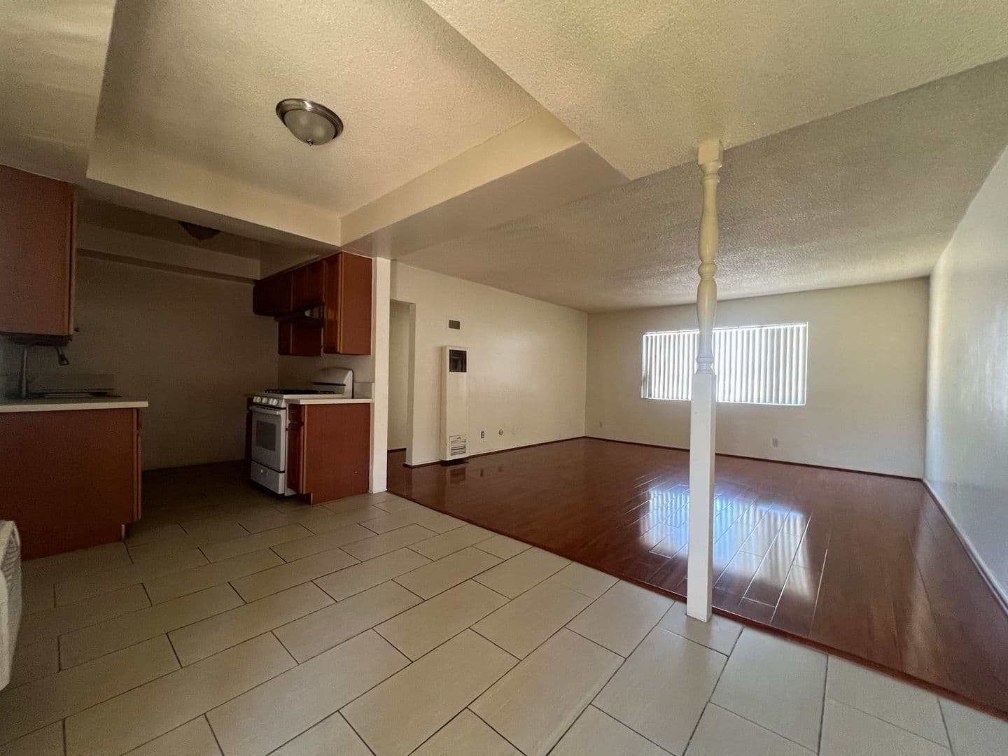 ALHAMBRA Apartment: 100 E. COMMONWEALTH AVE