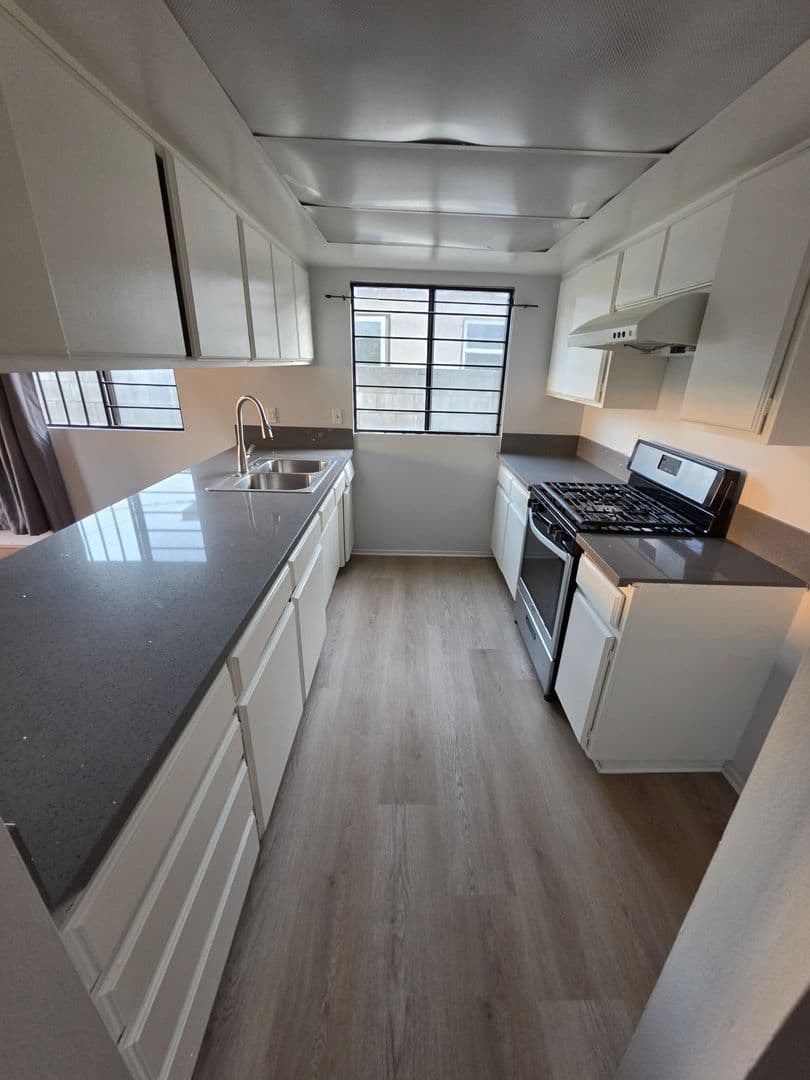 SAN GABRIEL Apartment: 927 S. CHARLOTTE AVE.