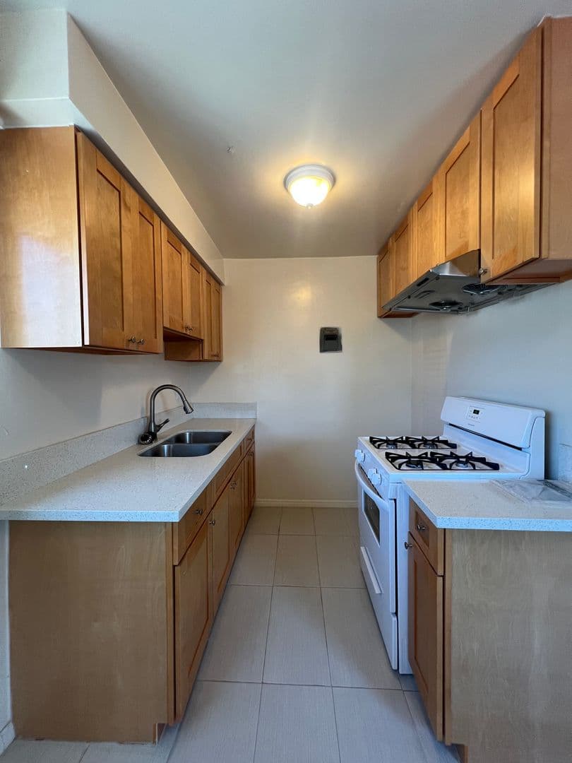 ALHAMBRA Apartment: 431 S. CHAPEL AVE