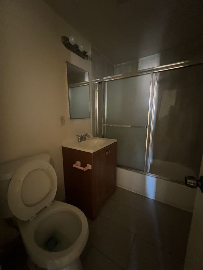 ALHAMBRA Apartment: 100 E. COMMONWEALTH AVE