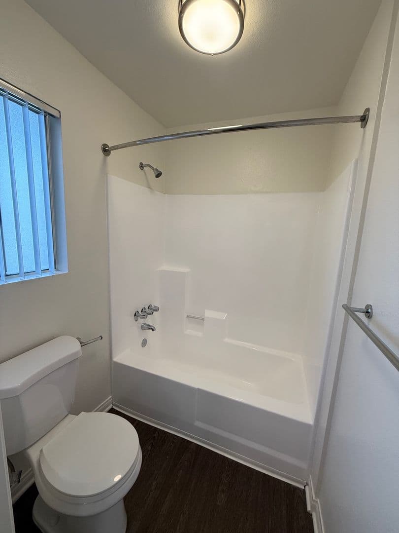 VALLEY VILLAGE Apartment: 5400 RADFORD AVE.
