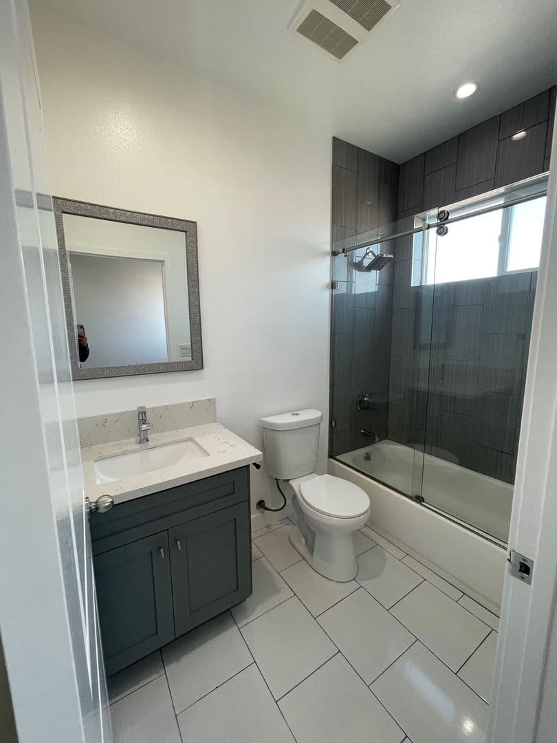 LOS ANGELES Apartment: 5468 CARLIN ST / 2650-2652 HAUSER BLVD