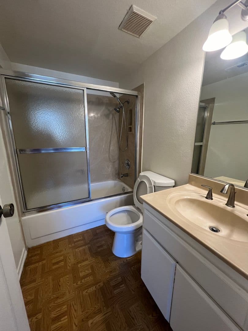 ALHAMBRA Apartment: 2200 LARCH ST
