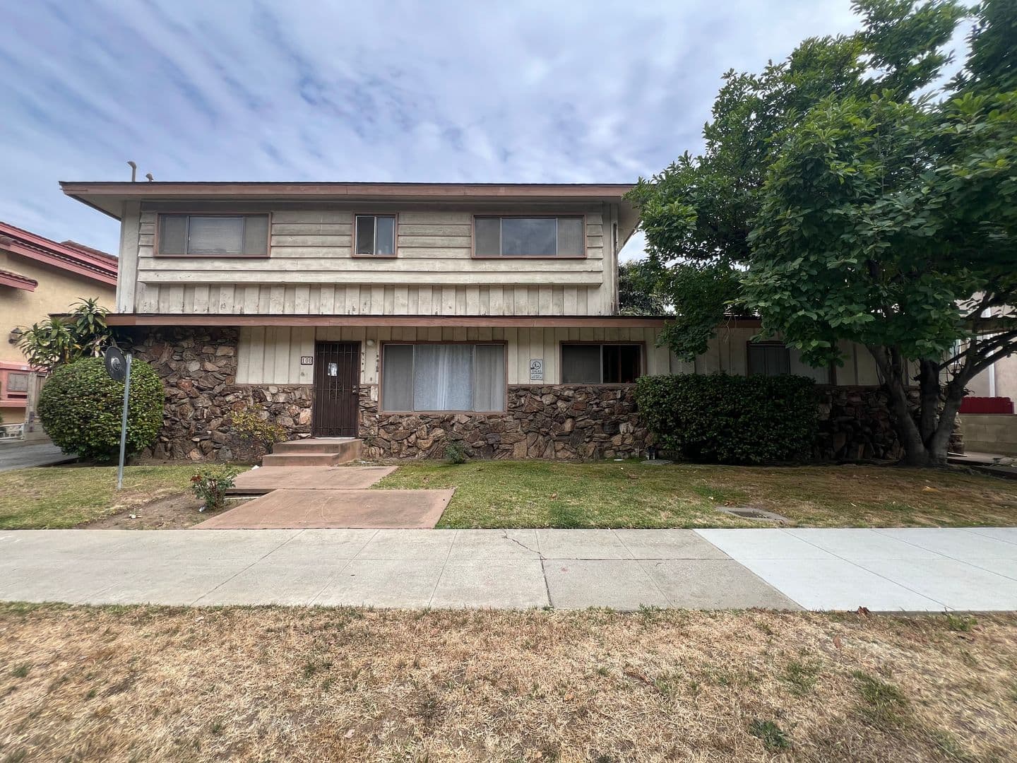 ALHAMBRA Apartment: 100 E. COMMONWEALTH AVE