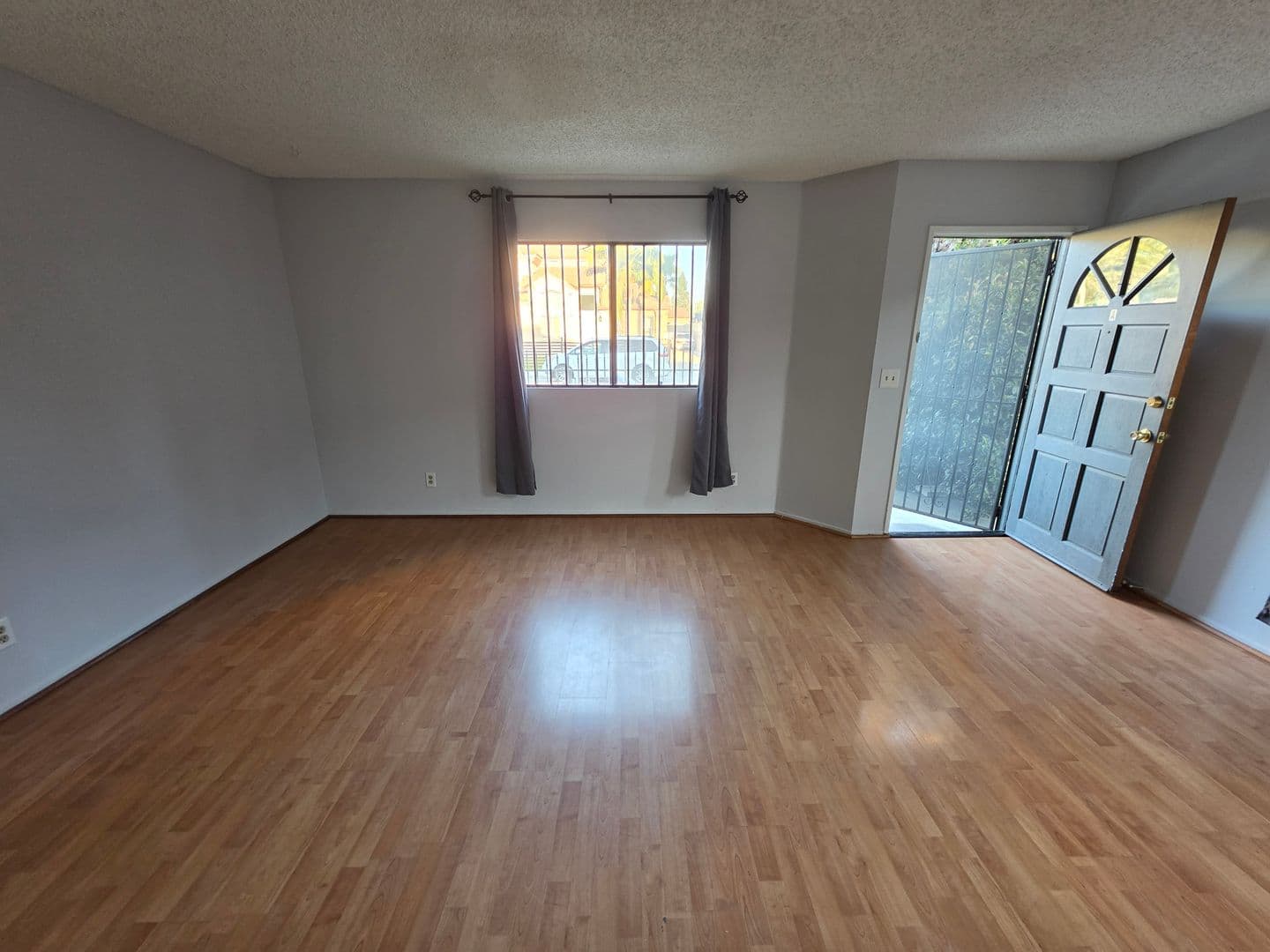 SAN GABRIEL Apartment: 927 S. CHARLOTTE AVE.