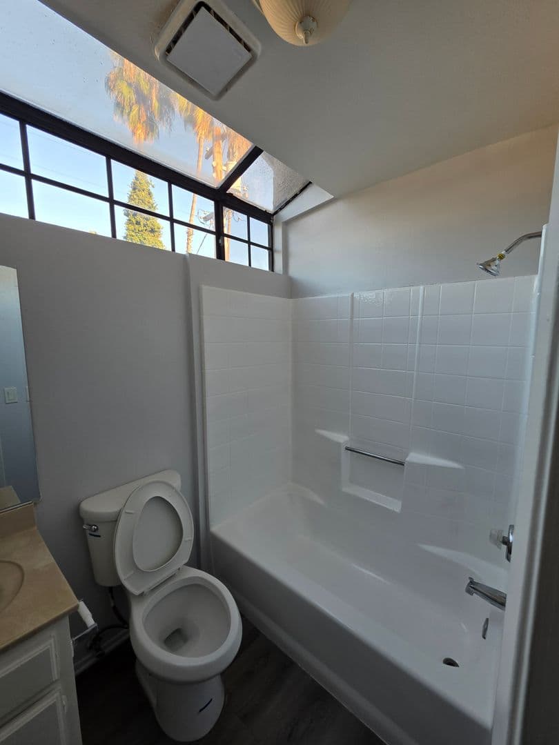 SAN GABRIEL Apartment: 927 S. CHARLOTTE AVE.