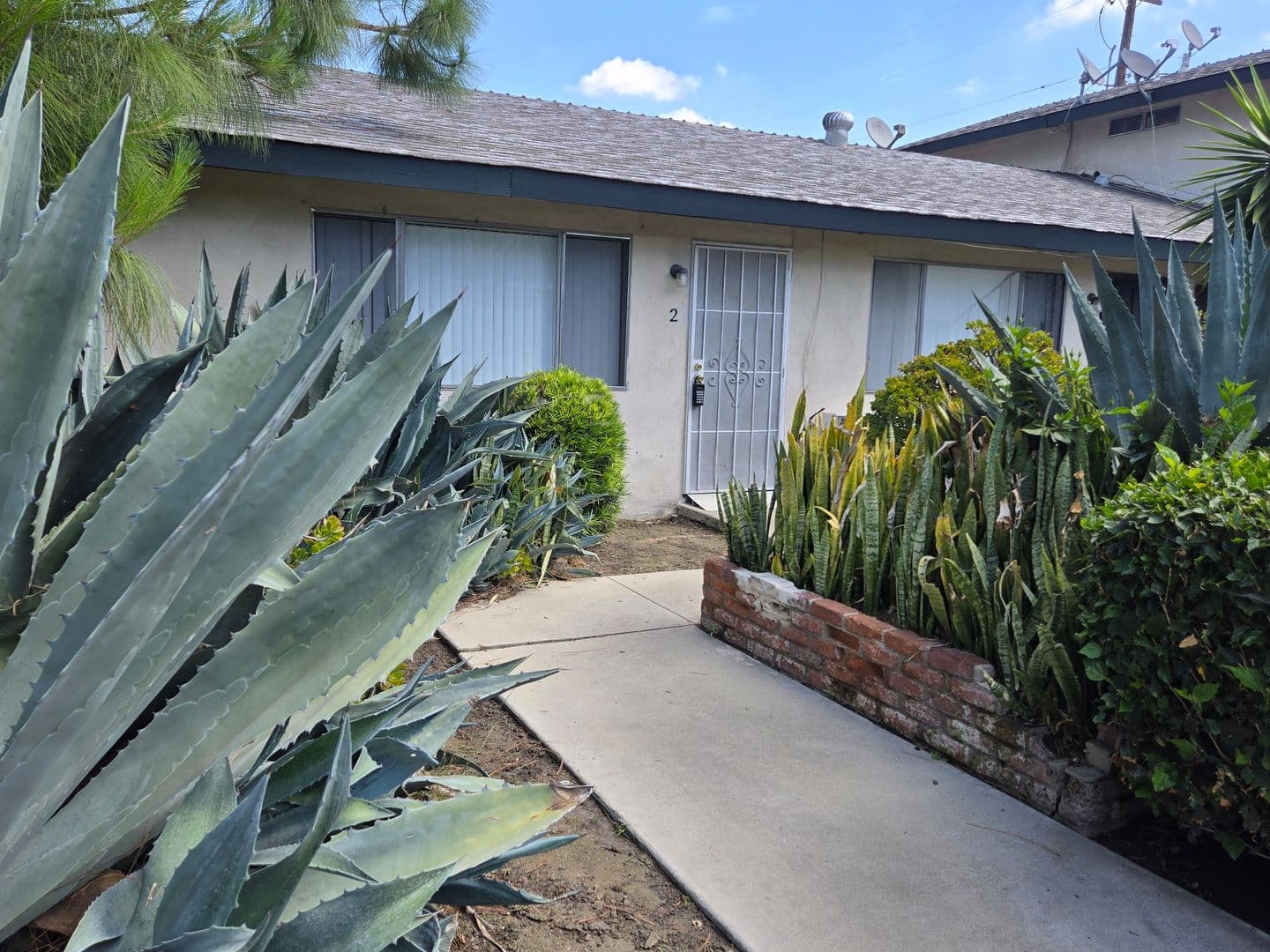ANAHEIM Apartment: 2072 S. NAUTICAL ST.