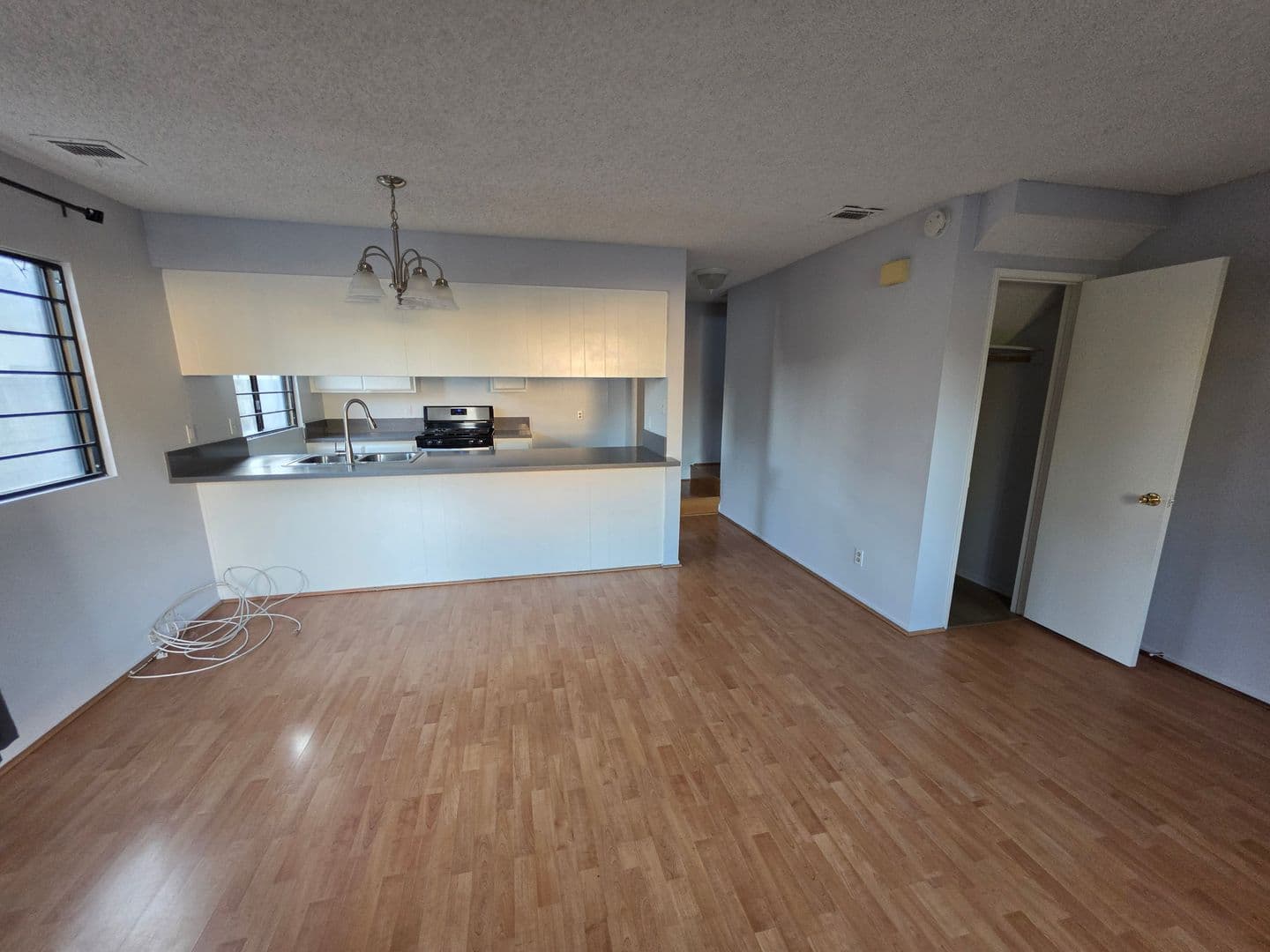 SAN GABRIEL Apartment: 927 S. CHARLOTTE AVE.