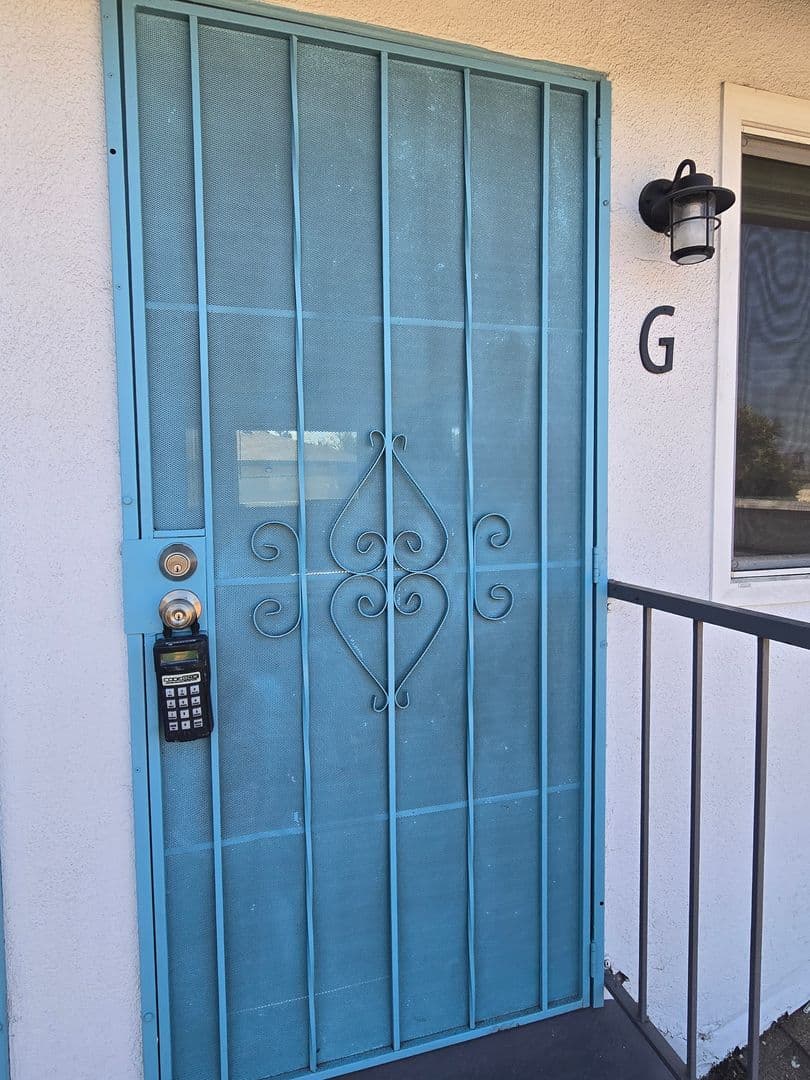 ANAHEIM Apartment: 2650 E. PARK LN