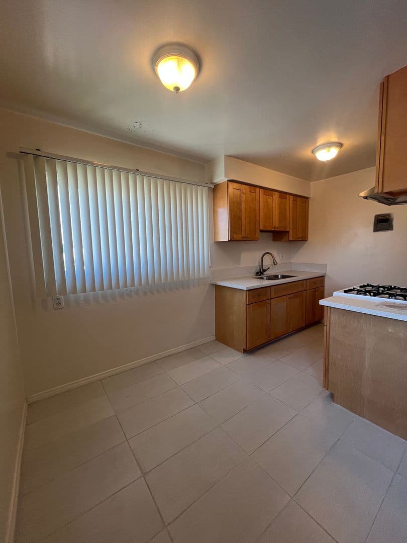 ALHAMBRA Apartment: 431 S. CHAPEL AVE