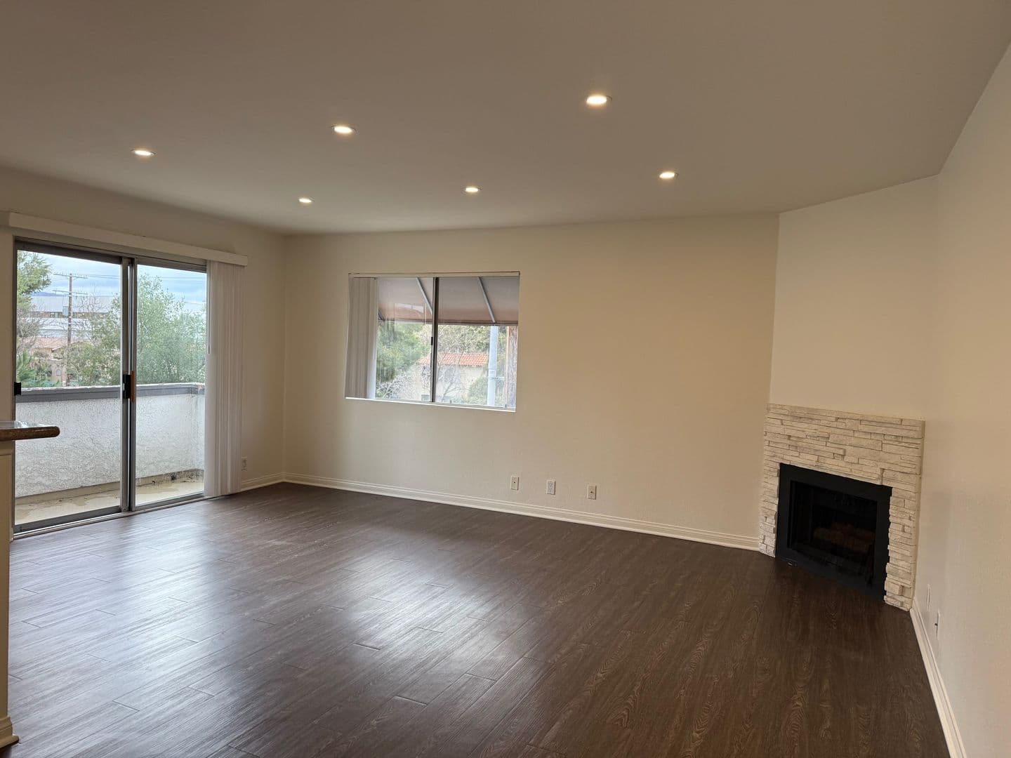 VALLEY VILLAGE Apartment: 5400 RADFORD AVE.