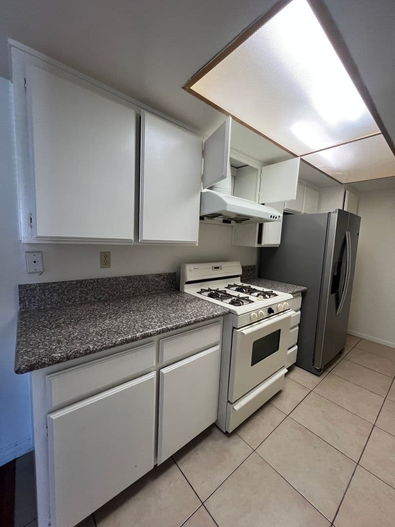 ALHAMBRA Apartment: 2200 LARCH ST