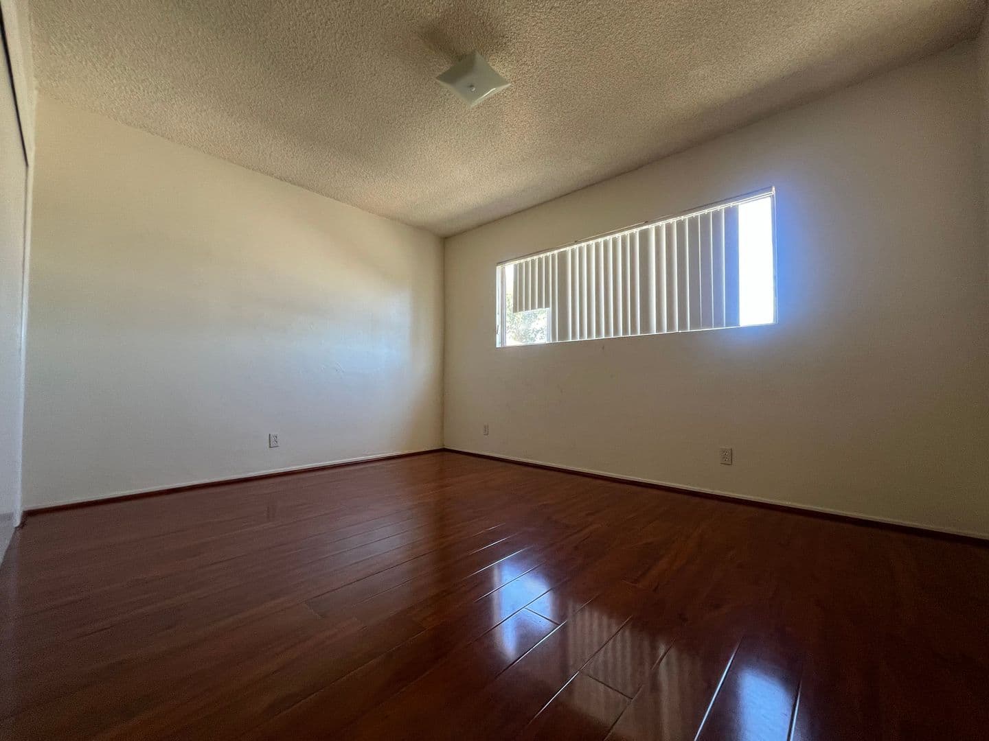 ALHAMBRA Apartment: 100 E. COMMONWEALTH AVE