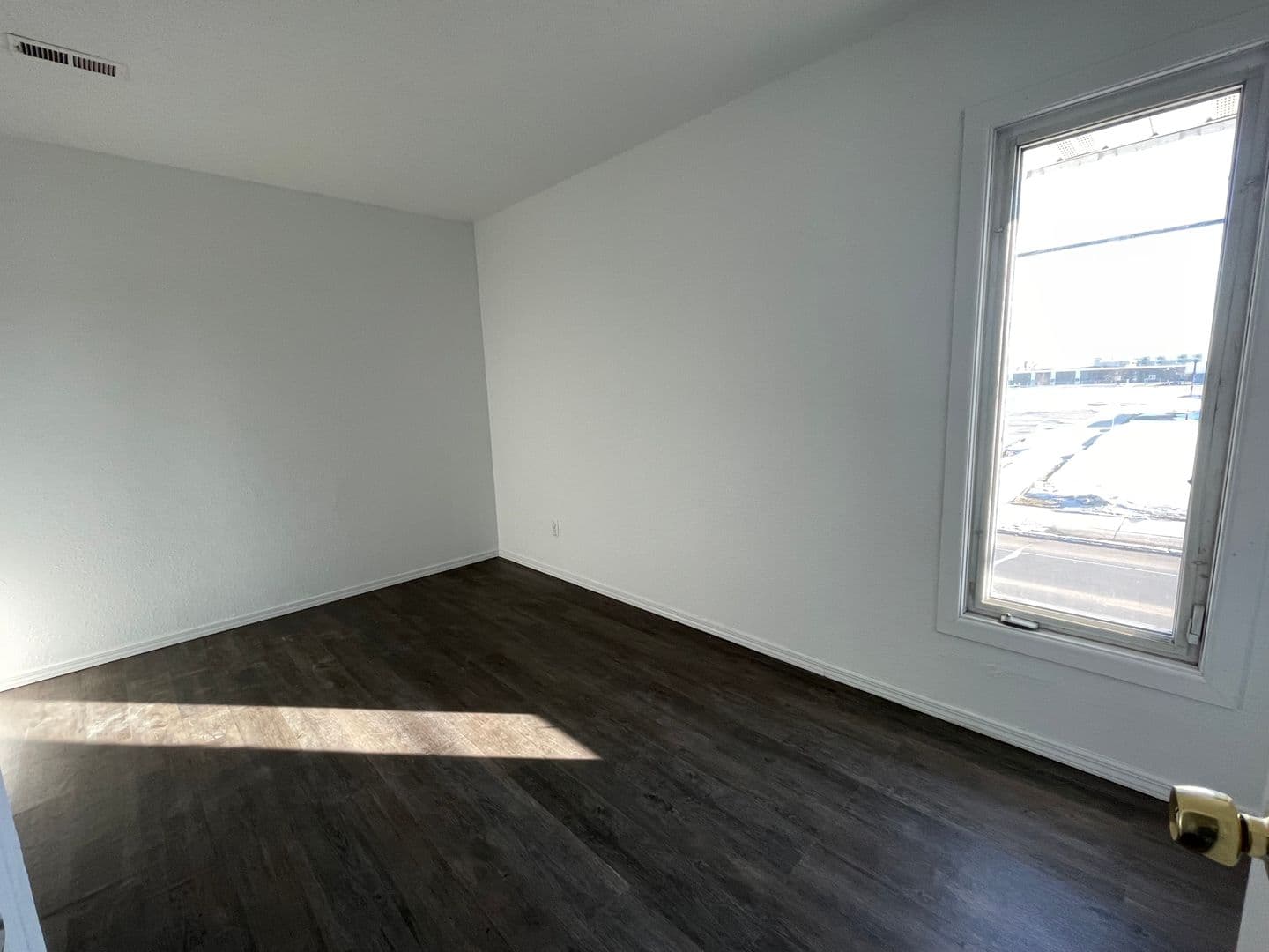Williston Apartment: 1806 7th Ave East