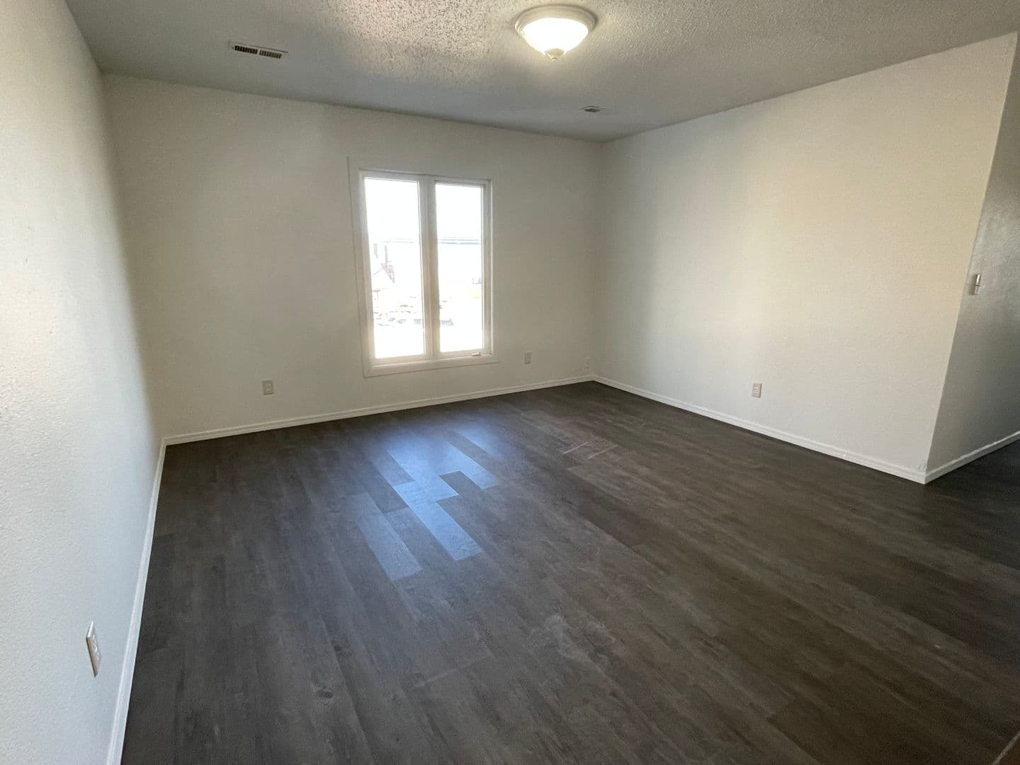 Williston Apartment: 1806 7th Ave East