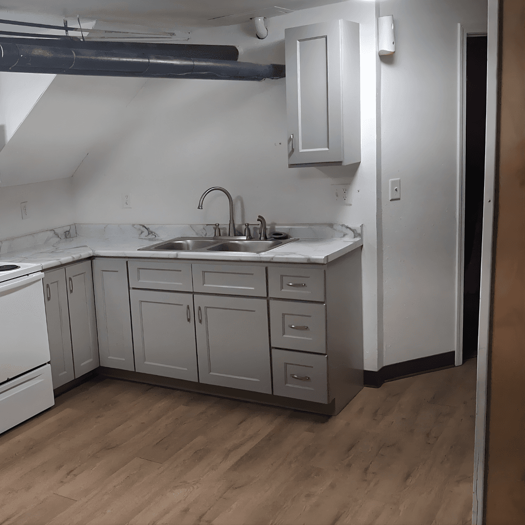 Williston Apartment: 802 Main ST
