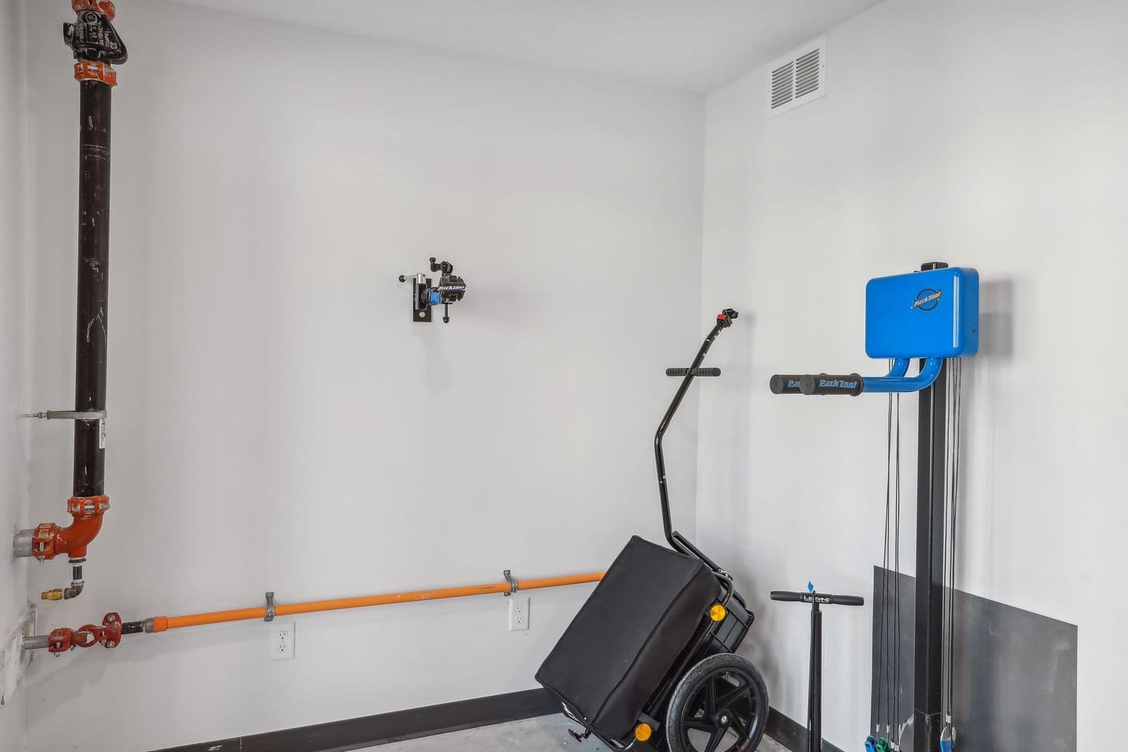 Minneapolis Apartment: 633 Van  Buren Street NE
