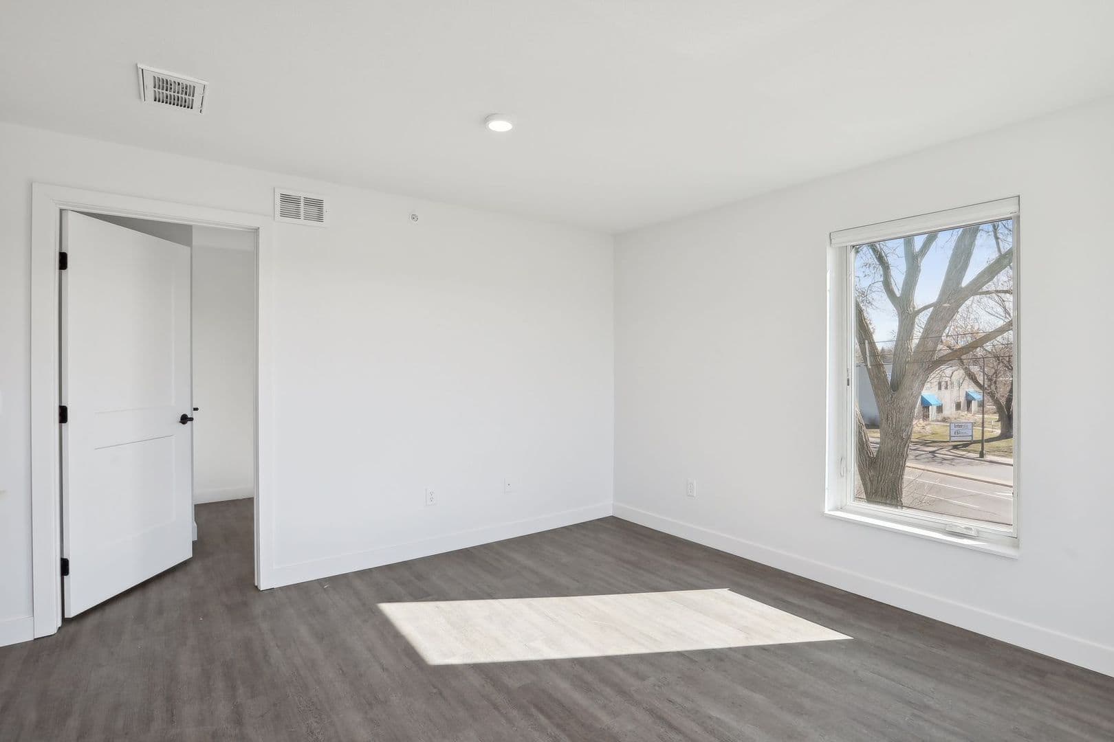 Minneapolis Apartment: 633 Van  Buren Street NE
