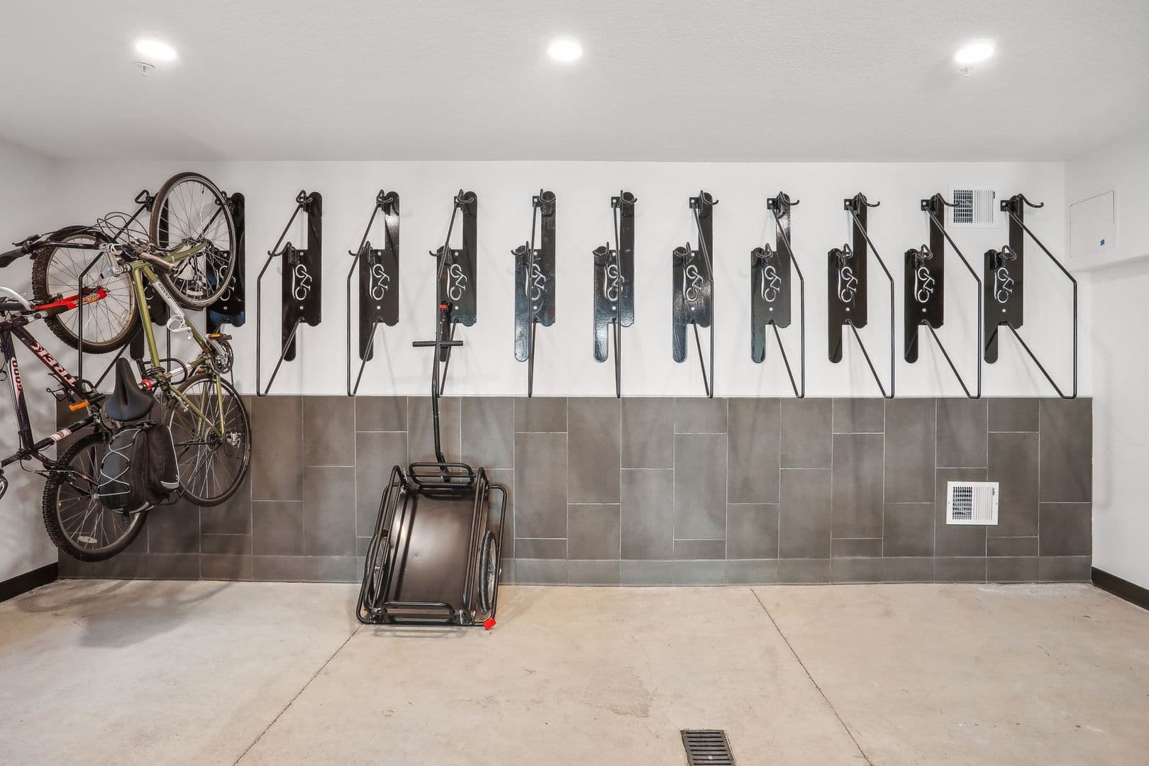 Minneapolis Apartment: 633 Van  Buren Street NE