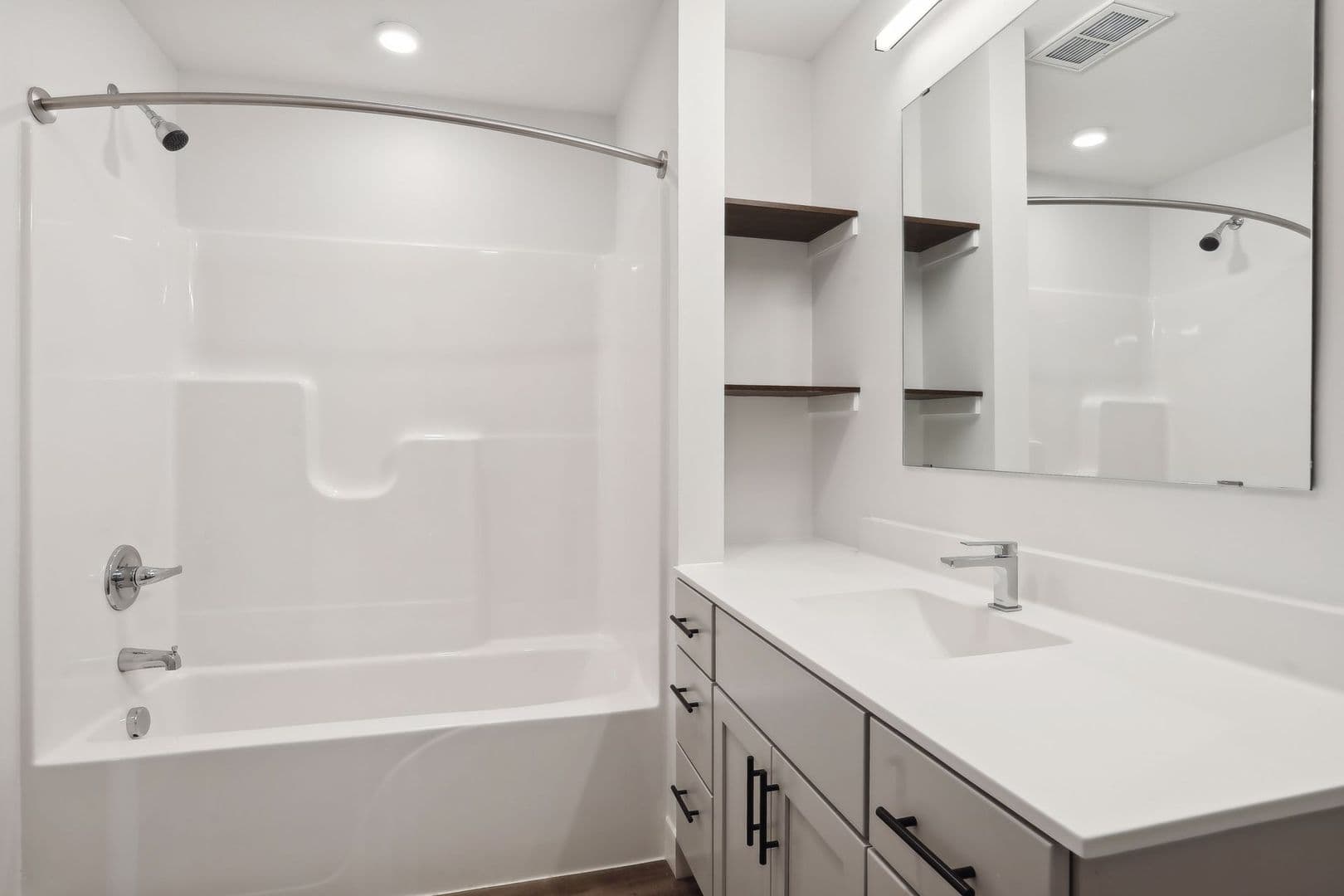 Minneapolis Apartment: 633 Van  Buren Street NE