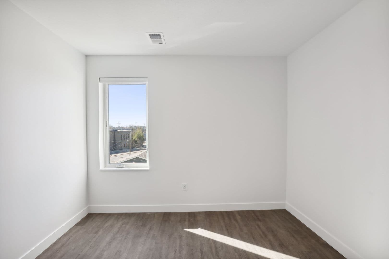Minneapolis Apartment: 633 Van  Buren Street NE