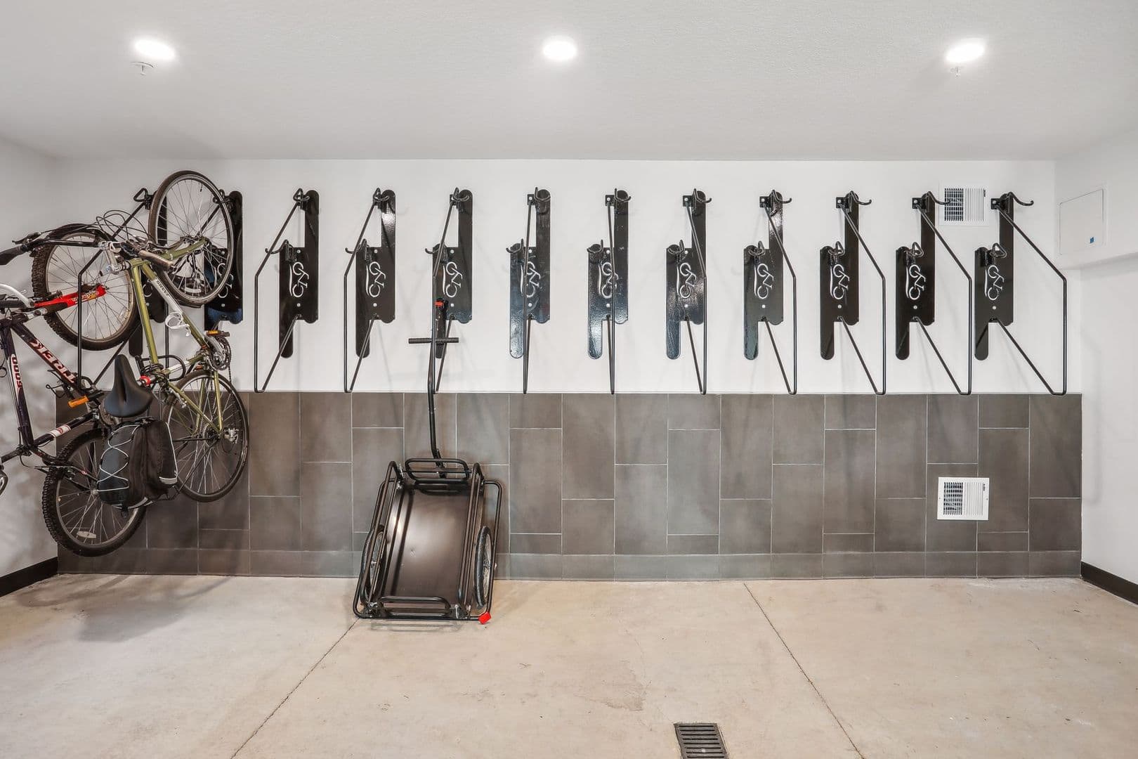 Minneapolis Apartment: 633 Van  Buren Street NE