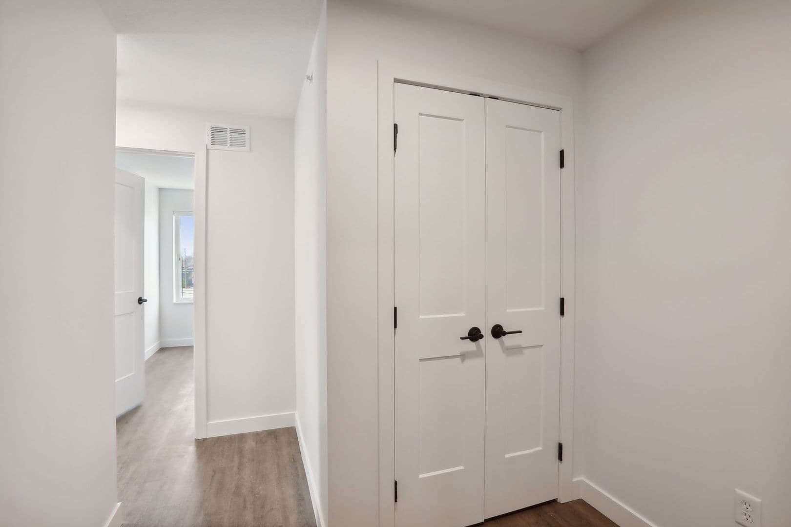 Minneapolis Apartment: 633 Van  Buren Street NE