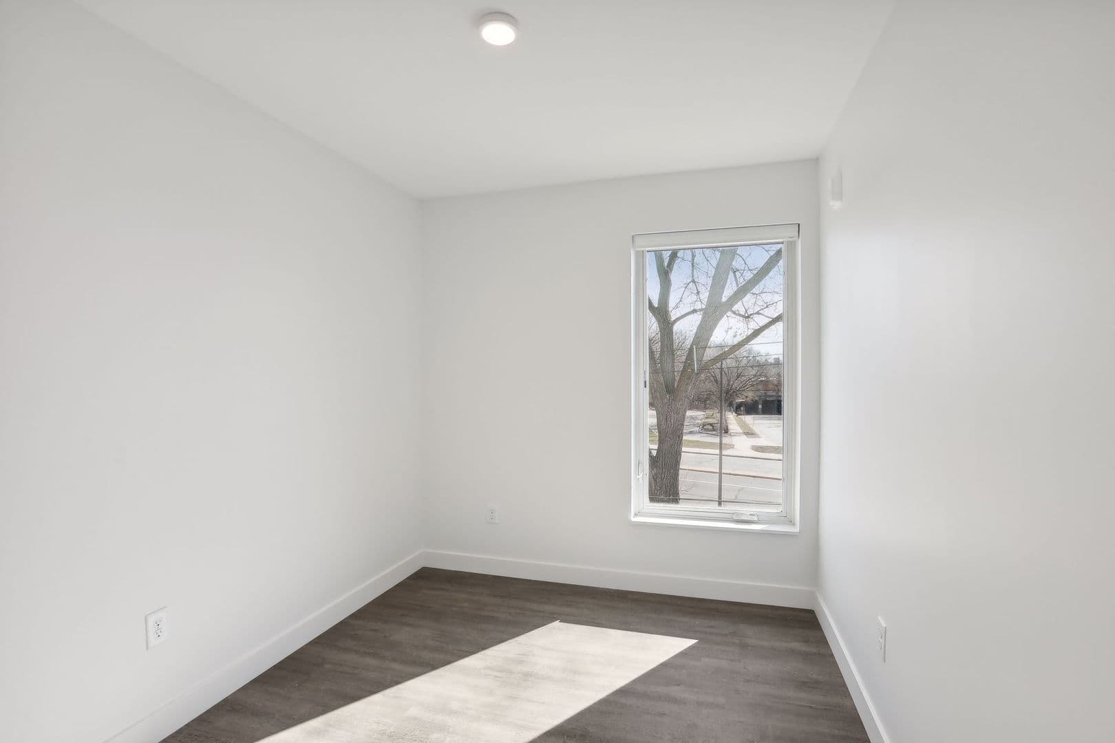 Minneapolis Apartment: 633 Van  Buren Street NE