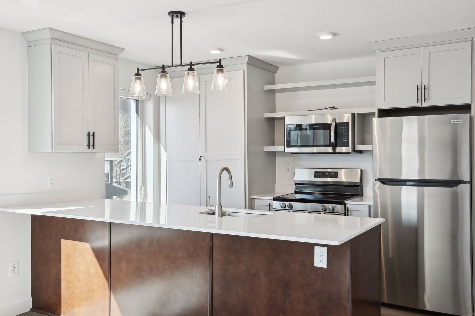 Minneapolis Apartment: 633 Van  Buren Street NE