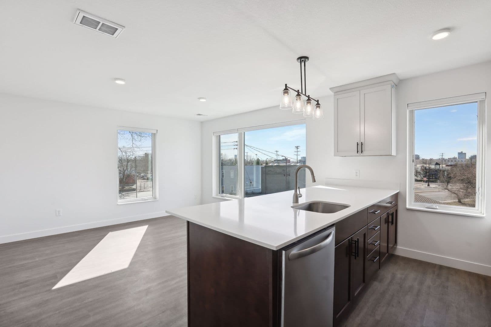 Minneapolis Apartment: 633 Van  Buren Street NE
