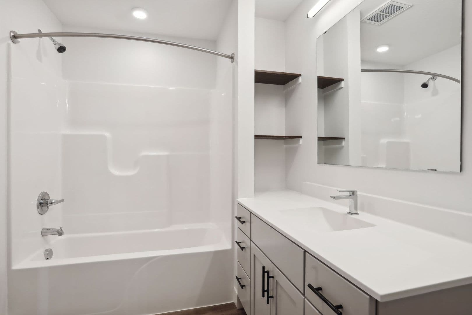 Minneapolis Apartment: 633 Van  Buren Street NE