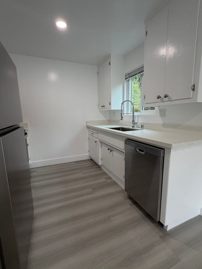 San Mateo Apartment: 1320 Palos Verdes Drive
