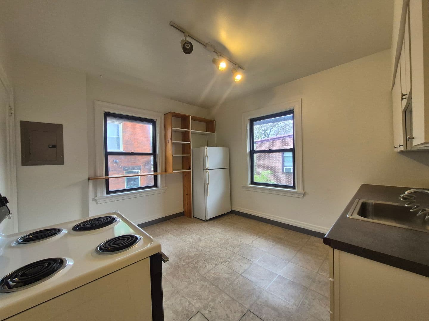 Pittsburgh Apartment: 125 N. Homewood Avenue