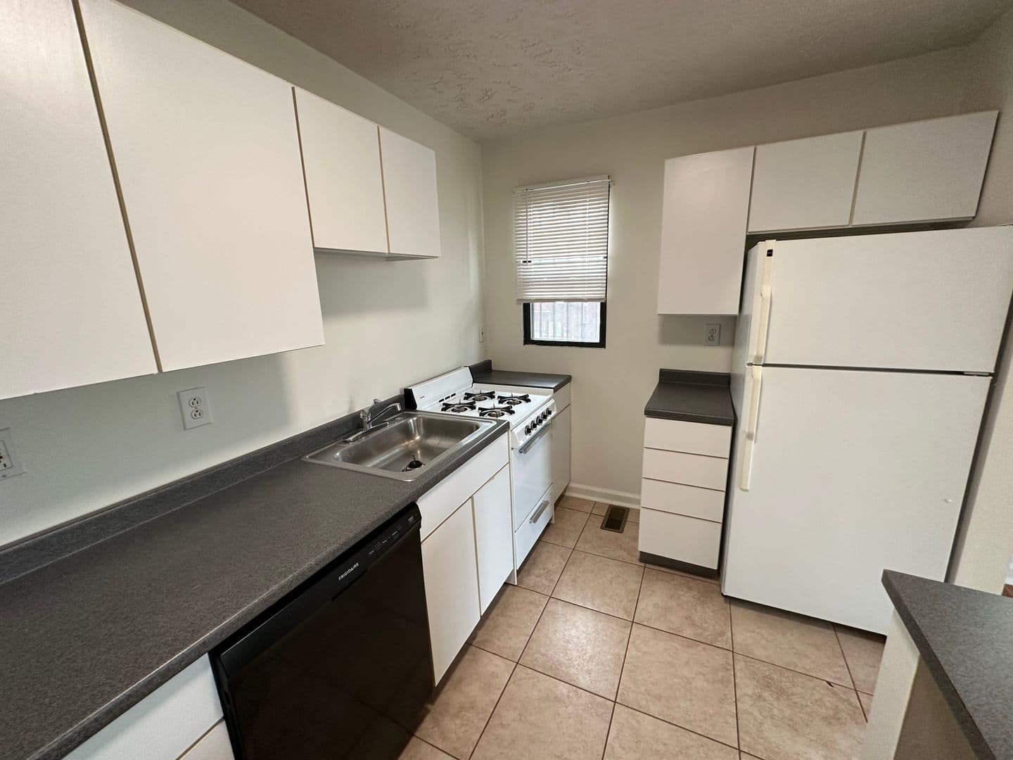 Pittsburgh Apartment: 114 Morewood Avenue